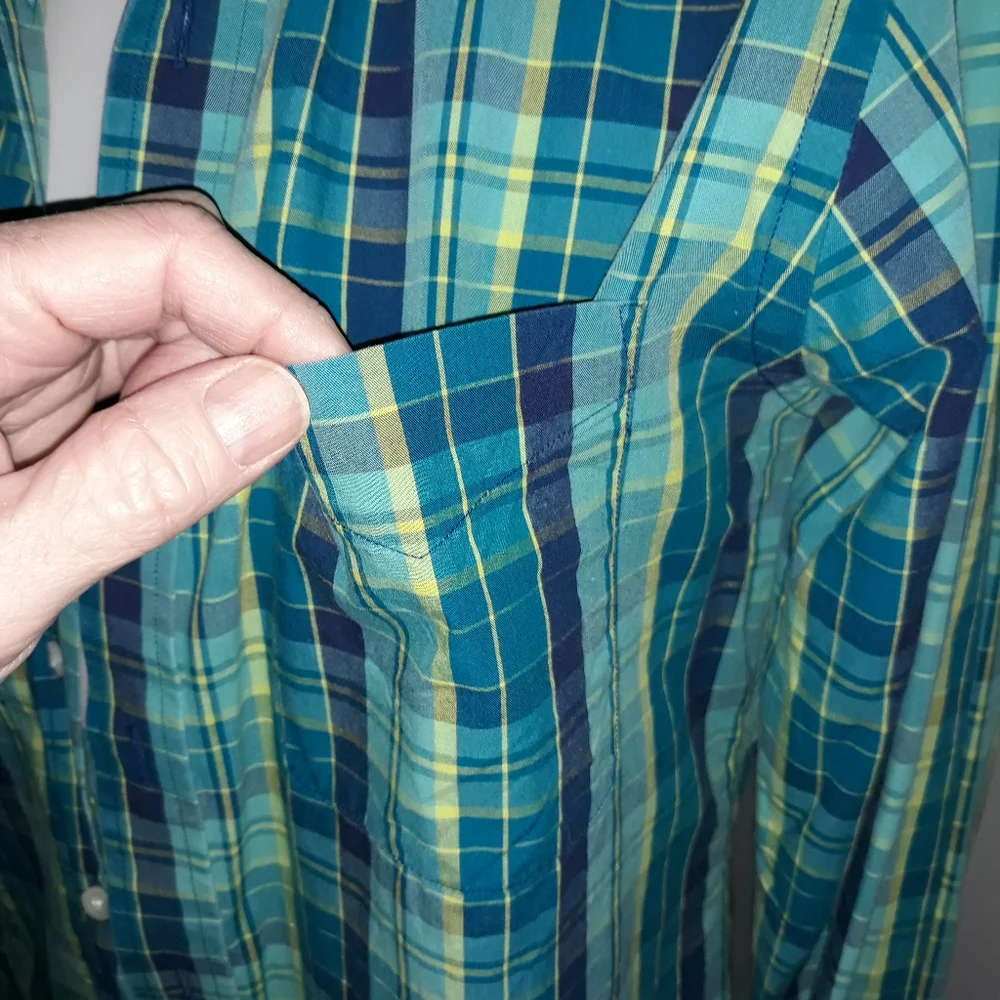 Banana Republic mens green and blue cotton plaid shirt. Small